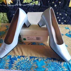Liz Claiborne Flex Pumps. square toe. Size 8.5
